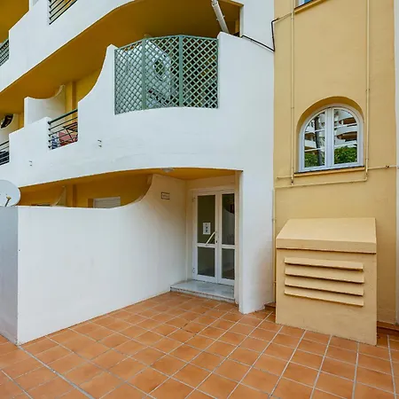 Apartment Recently Refurbished 2br Flat Pool In Puerto Banus *