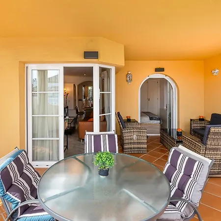 Apartment Recently Refurbished 2br Flat Pool In Puerto Banus Marbella