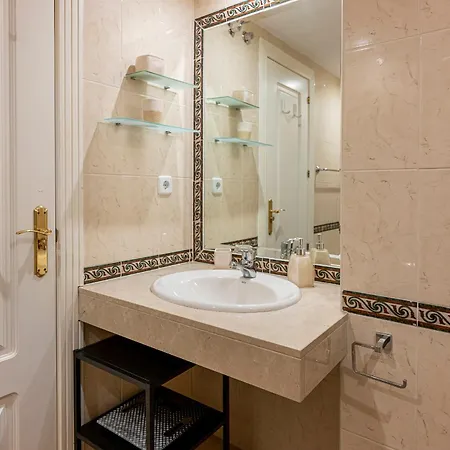 Apartment Recently Refurbished 2br Flat Pool In Puerto Banus Marbella
