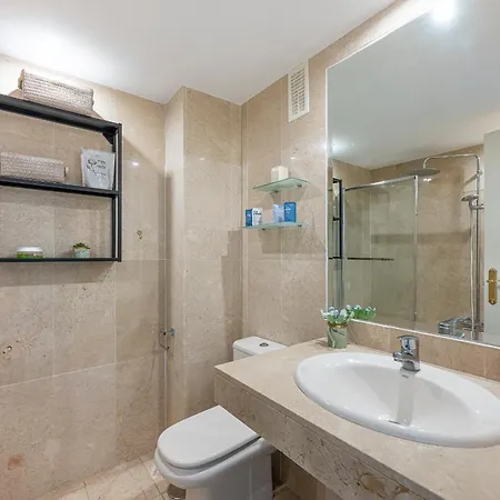 Apartment Recently Refurbished 2br Flat Pool In Puerto Banus