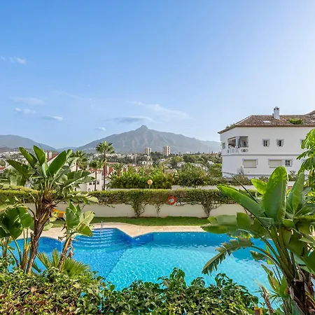 Apartment Recently Refurbished 2br Flat Pool In Puerto Banus *