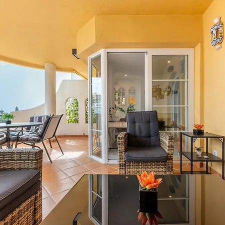 Recently Refurbished 2br Flat Pool In Puerto Banus