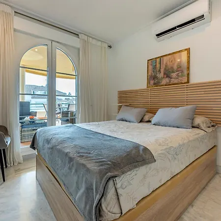 Apartment Recently Refurbished 2br Flat Pool In Puerto Banus Marbella