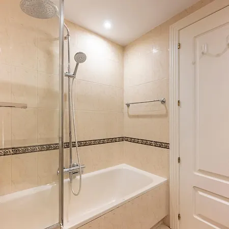 Recently Refurbished 2br Flat Pool In Puerto Banus Marbella