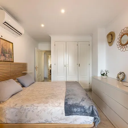 Recently Refurbished 2br Flat Pool In Puerto Banus Marbella